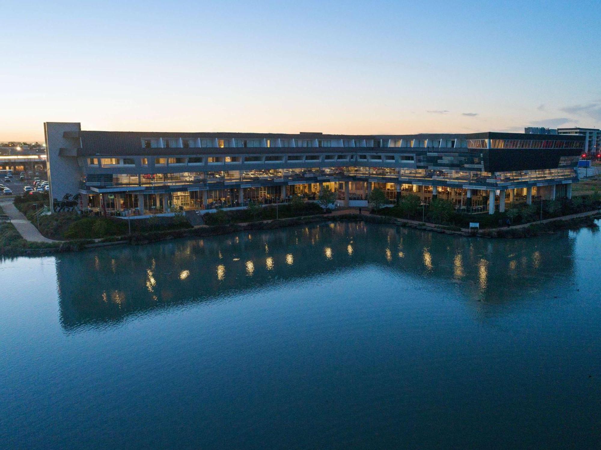 Mercure Melbourne Caroline Springs Eksteriør billede